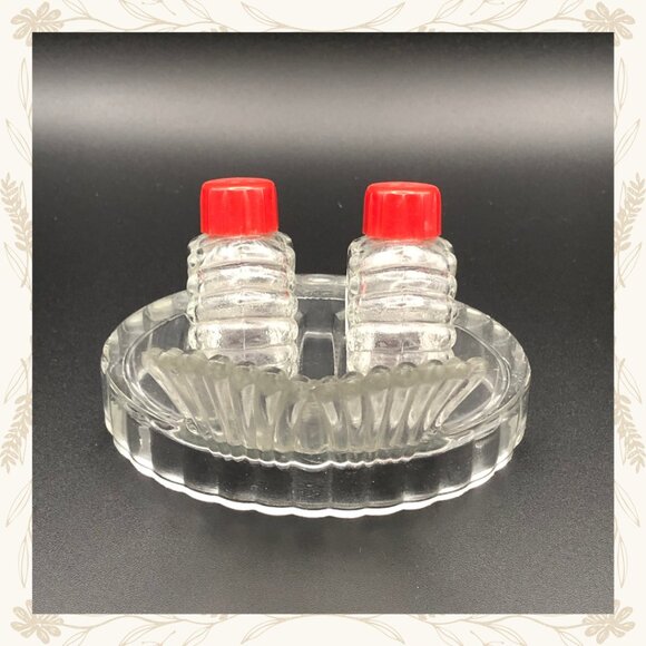 Vintage Scallop Glass 1960s Pressed Glass Mini Salt and Pepper Set with Tray - Picture 2 of 5